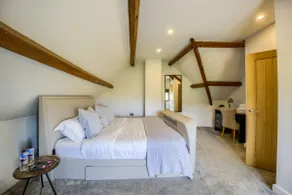 Cosy 2-Bed Cottage 10 min to Warwick w/ a hot tub! - Image 3