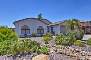 Walk to NFL Games: Glendale Home Near Golf - Image 2