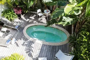 The Hill Street Villa offers private pool in stylish unit - Image 2