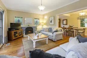 The Sandpiper - 250m from the bay beach. - Romantic Cottage Escape - Image 2