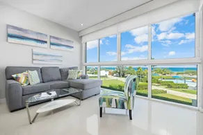 Colorful and modern Ocean View Condo for 6. - Image 2
