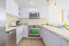 Eye Catching, Glamorous and Modern - Image 3