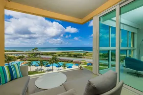 Amazing sunsets from a relaxing blue condo décor - Image 2