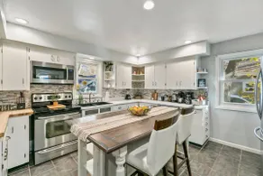 Hot tub, fire pit, short walk to downtown Loveland - Image 3