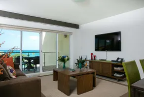 Modern w/ Stunning Views in Oceania by BlueAruba - Image 4
