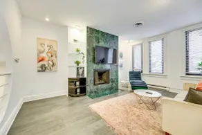 Stylish 2 Storey 2BR in Downtown Toronto - Image 3