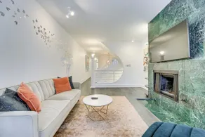 Stylish 2 Storey 2BR in Downtown Toronto - Image 5