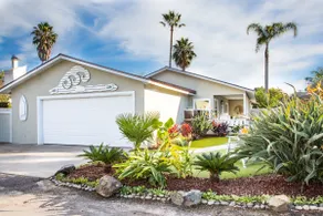 Live the Beach Life in a Quaint Shell Cottage - Image 3