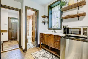 Courtyard Studio at Bancroft Manor. Cozy Retreat! - Image 2