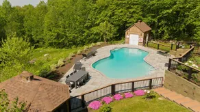 Secluded Luxury Stratton Lodge | Heated Pool - Image 4