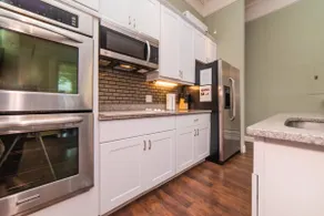 Unbeatable Location - Walkable Entertainment - Image 2