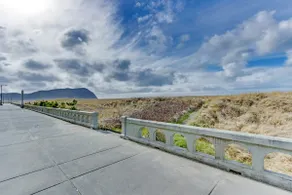 Modern Seaside townhome with easy beach access, fi - Image 4