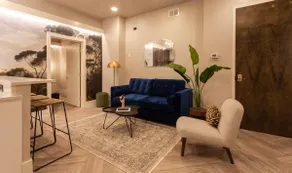 Walkable Stylish Getaway Famous Ave of the Arts 33 - Image 2