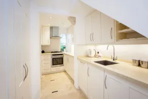Lux Central Pad, Hidden Gem with Parking & Terrace - Image 4