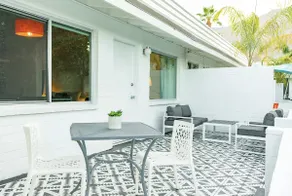 Oasis With Picturesque Views in Prime Location - Image 5