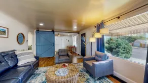 Charming Downtown Bungalow - King Bed, Office - Image 2