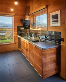 Deluxe Cabin-Private Bathroom with Shower-Vi - Image 4