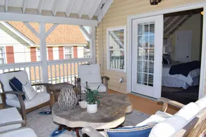 Sunny Claire- Beautiful In Town Cottage w/ Hot Tub - Image 3