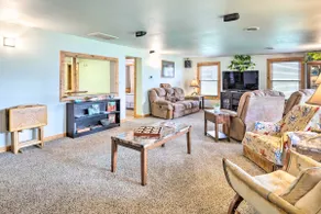 Lakeside Retreat: Private Hot Tub, Walk to Lake - Image 2
