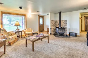 Lakeside Retreat: Private Hot Tub, Walk to Lake - Image 3
