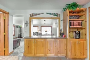 Lakeside Retreat: Private Hot Tub, Walk to Lake - Image 5