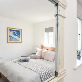 The Little House, boutique home near the sea - Image 2