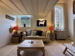 Romantic Cotswolds Chapel Cottage - Image 3