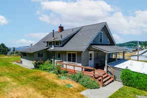 Sleeps 18! Private Beach Access, Water Views, Deck - Image 3