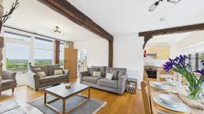 Tithe Barn a Stunning family home with panoramic views - Image 2