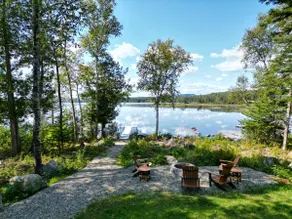 Schönes privates Blockhaus mit großem Deck, Kamin und Dock am Lake Umbagog !! - Image 4