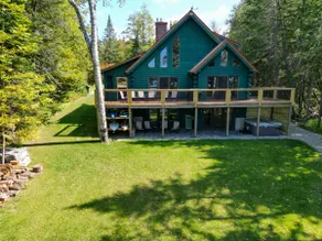 Schönes privates Blockhaus mit großem Deck, Kamin und Dock am Lake Umbagog !! - Image 3