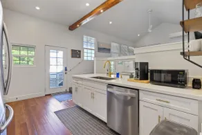 The Blue Door on Church Street | Spacious Two Bdrm - Image 4