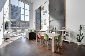 Fulton Market Loft | Rooftop Fire Pit | Parking - Image 4