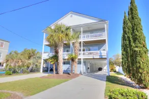 Beautiful 4BR 3BA Duplex Just Blocks from Ocean! - Image 2