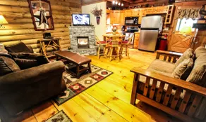Your Mountain Escape Awaits 2br2ba King Beds Fire - Image 3