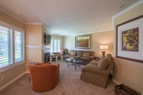 NY!!! Smukt renoveret 2BR / 2BA Blacklake golfbane Condo på 9. hul - Image 2