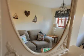 28 Barnes Meadow - Image 3