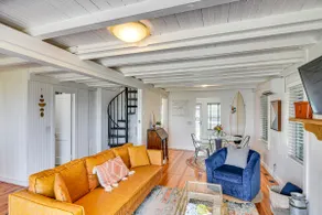 Coastal Portsmouth Home w/ Bay Access Near Newport - Image 5