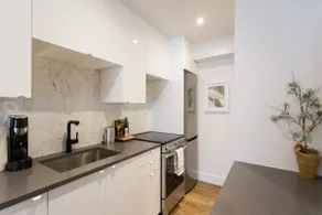 Scandinavian Studio with Full Kitchen and Bath by Den Stays - Image 4