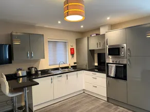 Contemporary 2-bedroom perfect for Families - Image 5