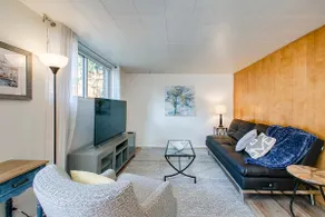 #HabitueHomes - Red Ivy #4 - 2 Bed + Pullout Sofa - Image 2