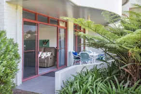 Este apartamento representa lo que deberían ser las vacaciones en la playa. Ampliamente renovado con dos genes - Image 5