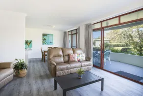 Este apartamento representa lo que deberían ser las vacaciones en la playa. Ampliamente renovado con dos genes - Image 2