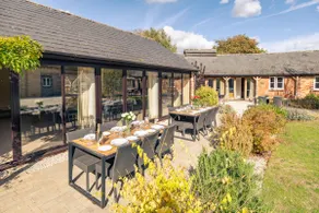 Collection of five spacious barns near Faringdon - Goodlake Barns - Image 2