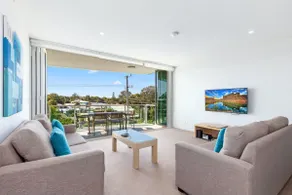 3 Bedroom Garden View Self Catering Apartment - Image 2