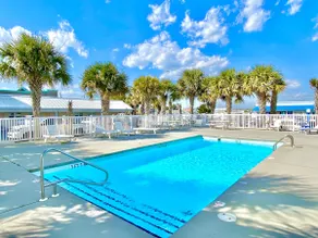 Pet-friendly, 3 Blocks to Beach, Pool, #112 - Image 2