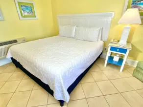 Pet-friendly, 3 Blocks to Beach, Pool, #112 - Image 3