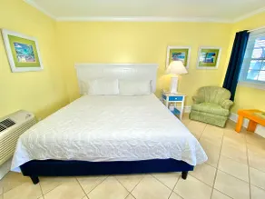 Pet-friendly, 3 Blocks to Beach, Pool, #112 - Image 4