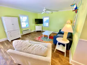 Pet-friendly, 3 Blocks to Beach, Pool, #112 - Image 5