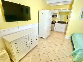 Pet-friendly, 3 Blocks to Beach, Pool, #201 - Image 5
